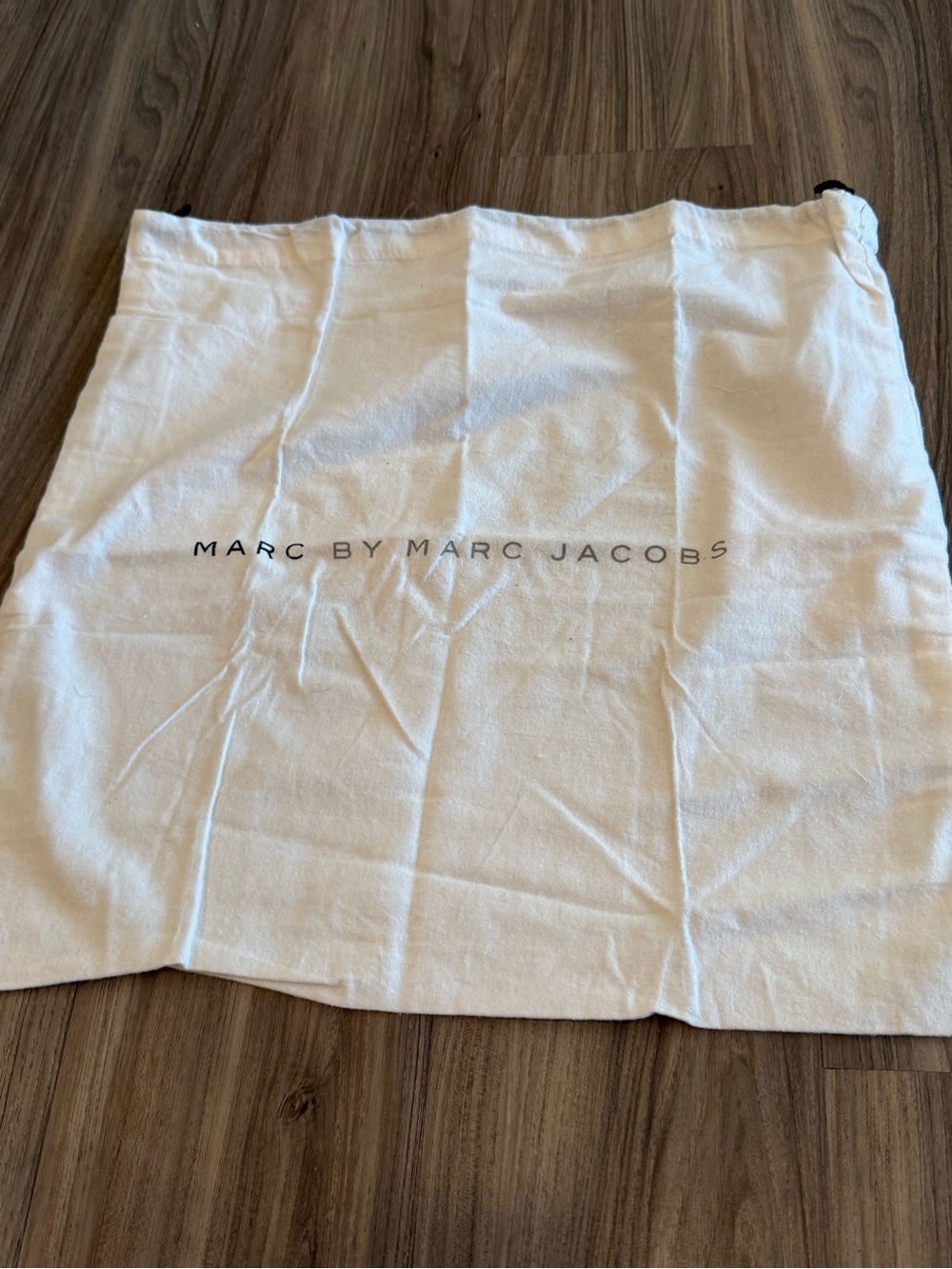 Marc by Marc Jacobs White Drawstring Dust Bag 18” x 18” - Picture 2 of 5